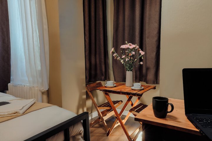 Room 4 of 37