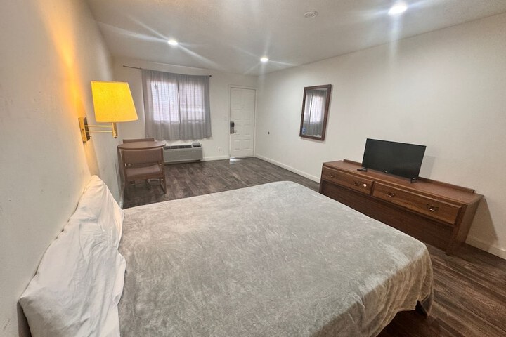Room 10 of 35