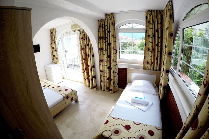 Room 8 of 42