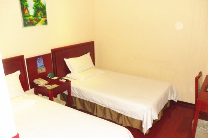 Room 7 of 32