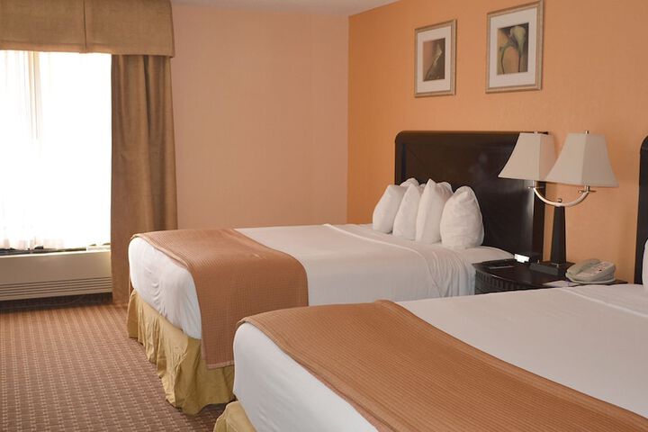 1 Queen Bed Accessible Room (6 of 8)