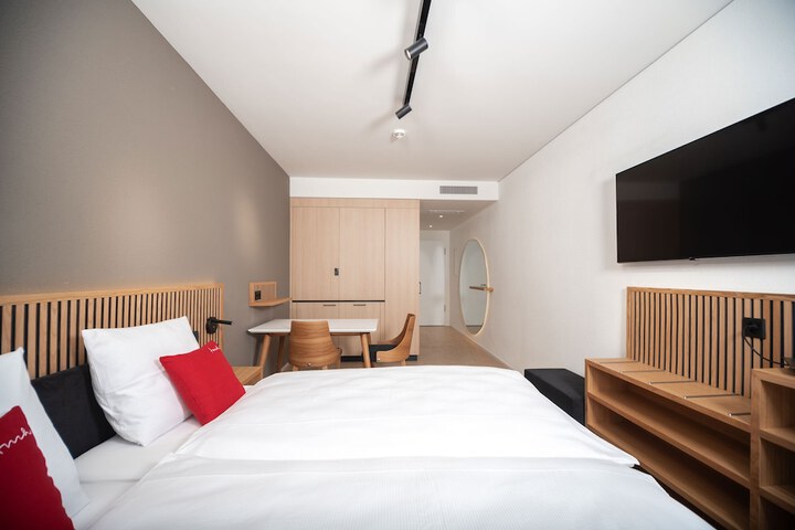 Room 9 of 44