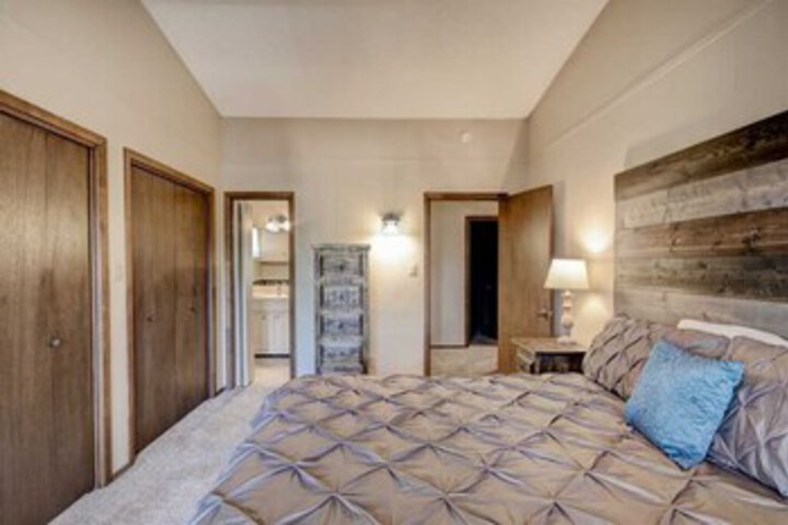 Room 25 of 33