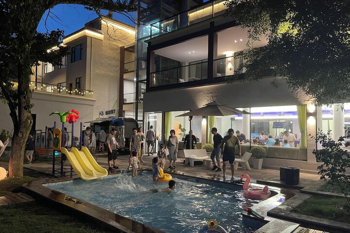 Pool 61 of 118