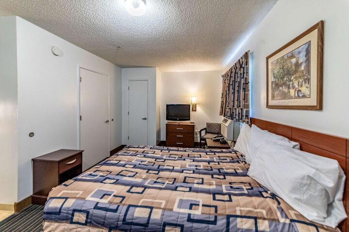 1 Queen Bed Kitchen (5 of 12)
