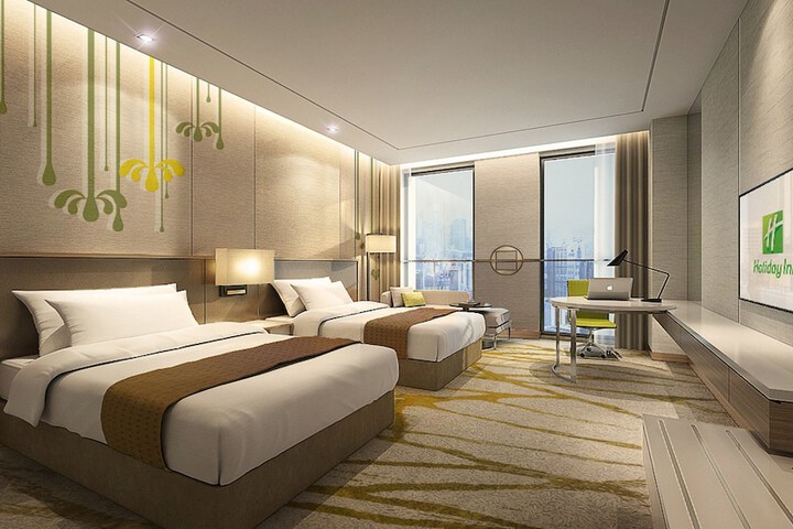 Room 2 of 92