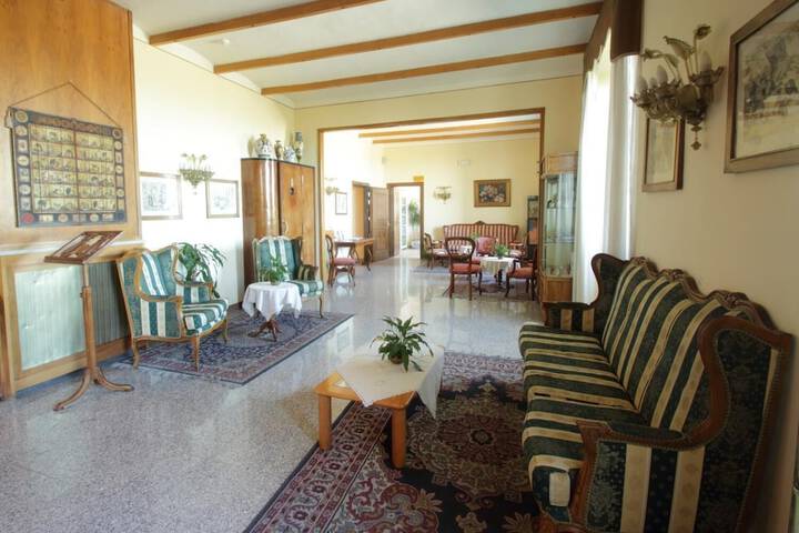 Entrance & Lobby