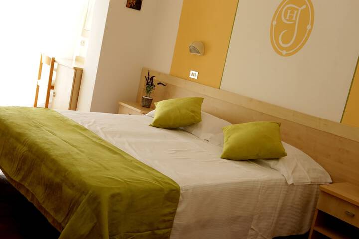 Room 9 of 35