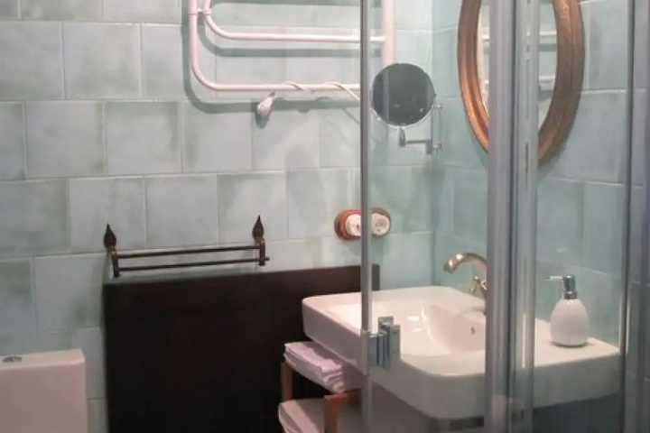 Room 8 of 20