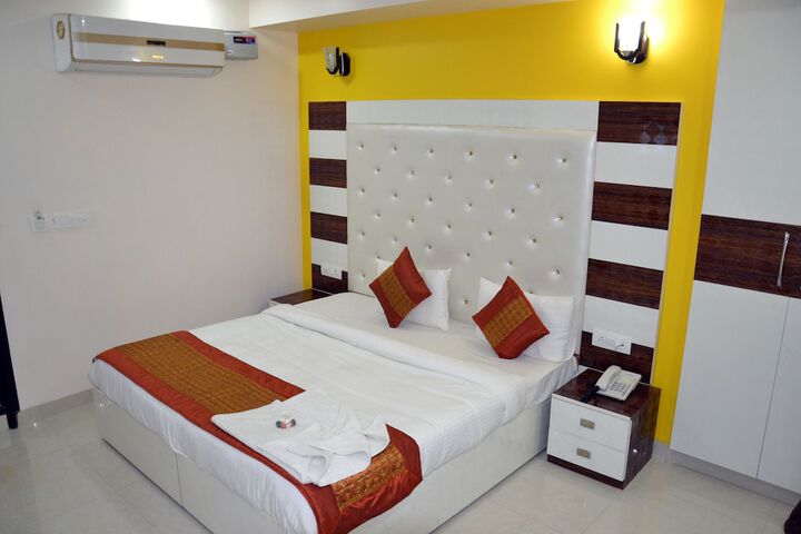 Room 53 of 76
