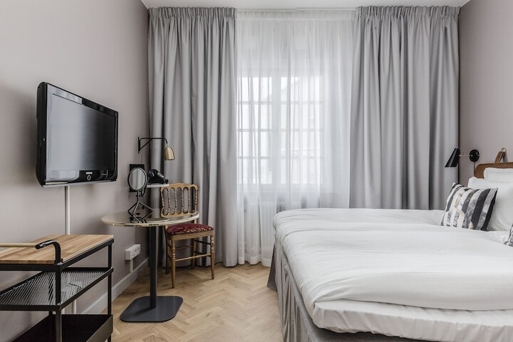 Room 26 of 87