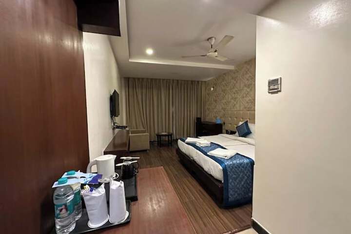 Room 9 of 29