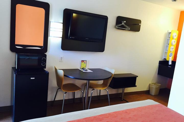 Room 9 of 37
