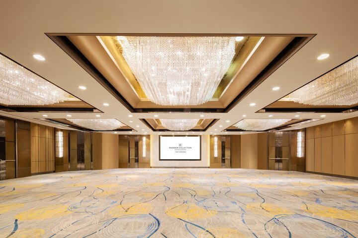 Ballroom/Hall 73 of 85
