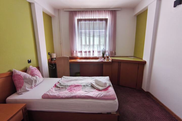 Room 16 of 54