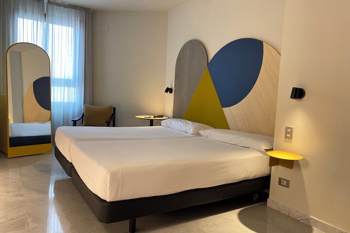 Room 27 of 265
