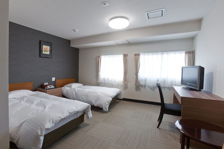 Room 6 of 34