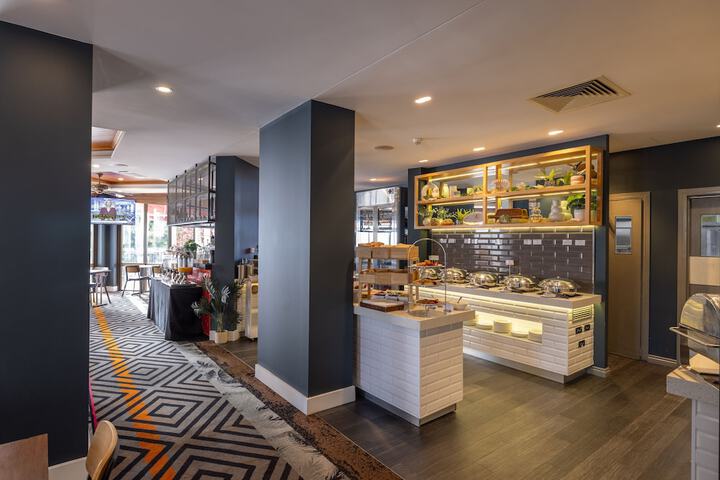 Dining Photos