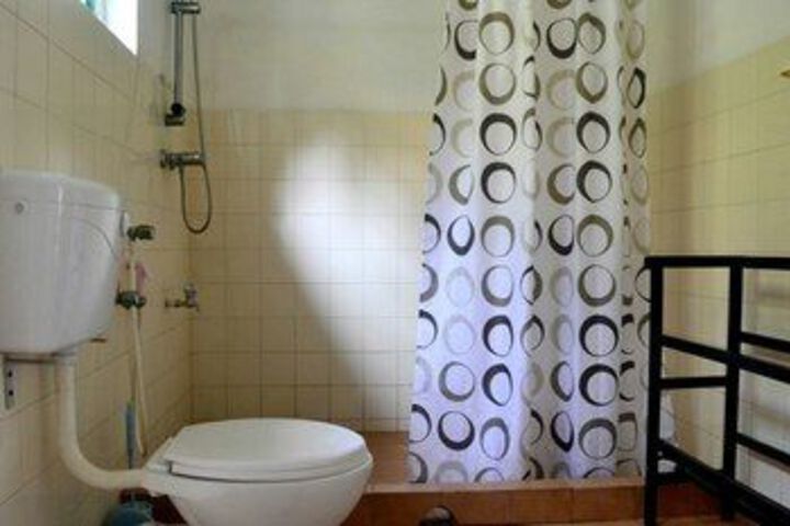 Room 4 of 32