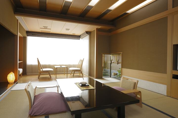 Room 15 of 40