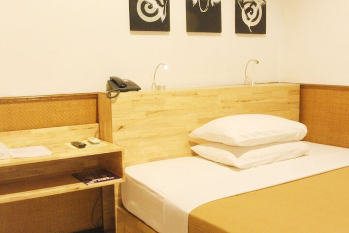 Room 3 of 40