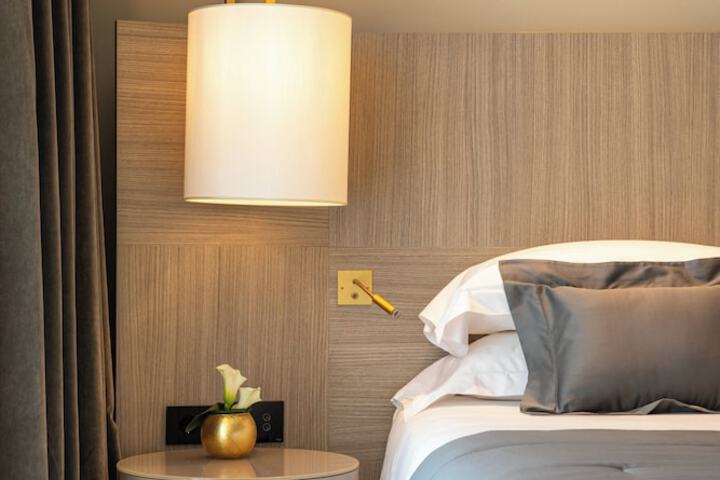 Room 100 of 156
