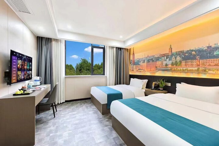 Room 9 of 11