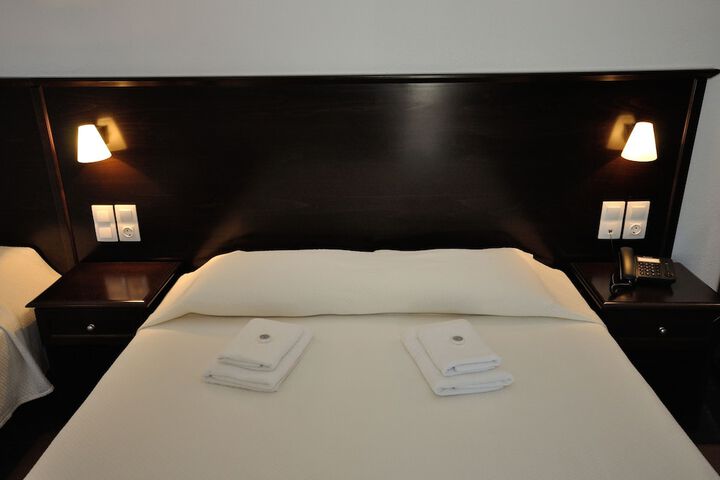 Room 12 of 38