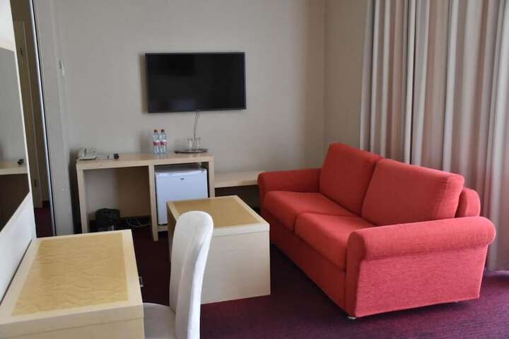 Room 28 of 45