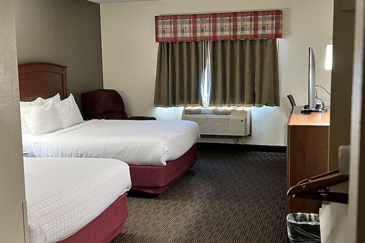 1 Queen Bed Mobility Accessible (16 of 18)