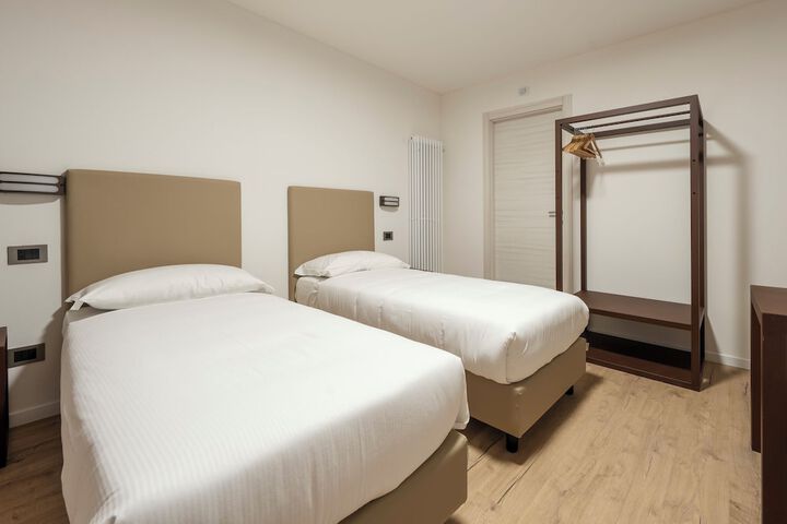 Room 4 of 38