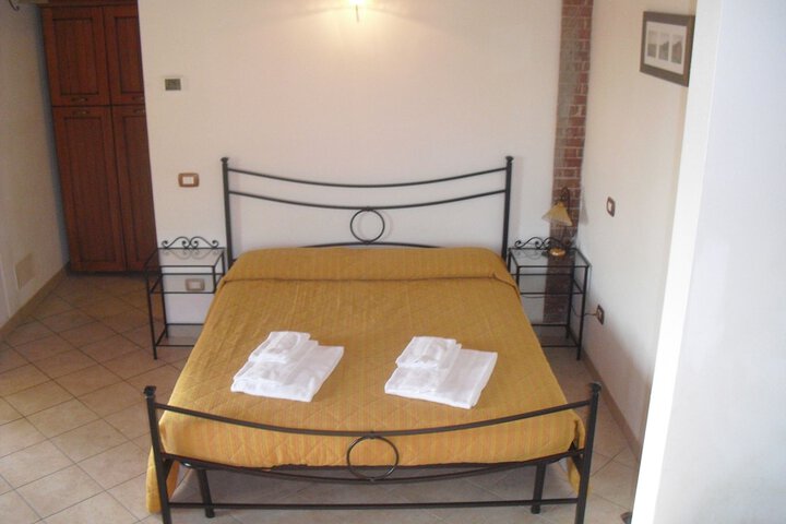 Room 8 of 84