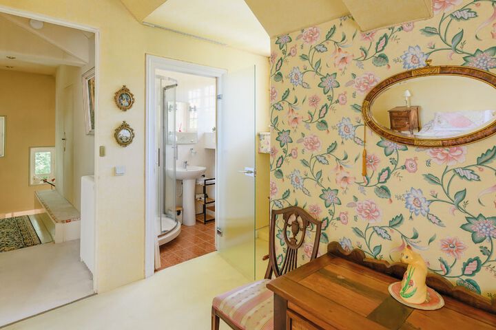 Room 21 of 52