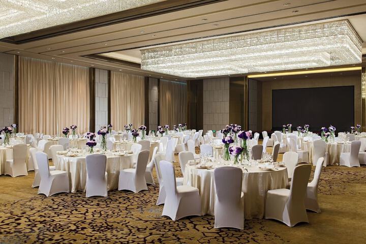 Ballroom/Hall 69 of 92