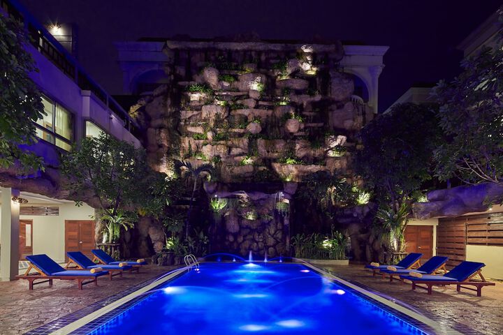 Hotel Pool