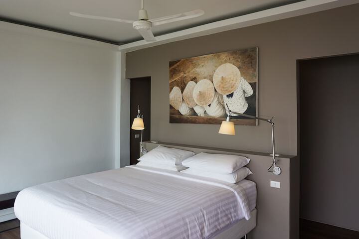 Room 11 of 73