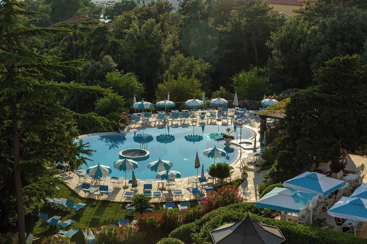 Pools & Facilities