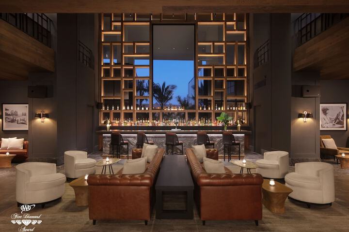 Lounge 112 of 140