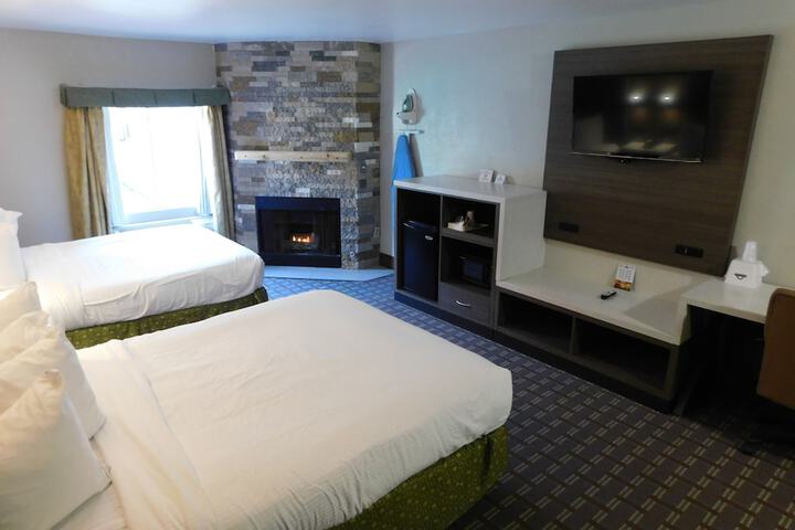 2 Queen Beds Deluxe Room (23 of 41)