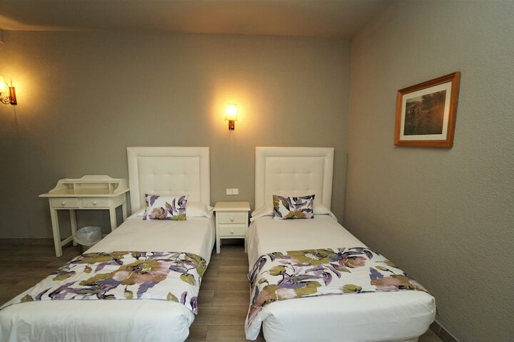 Room 12 of 27