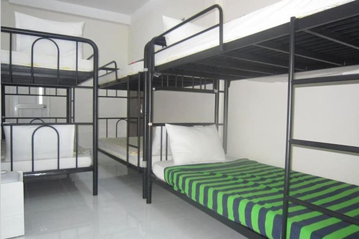 Room 10 of 34