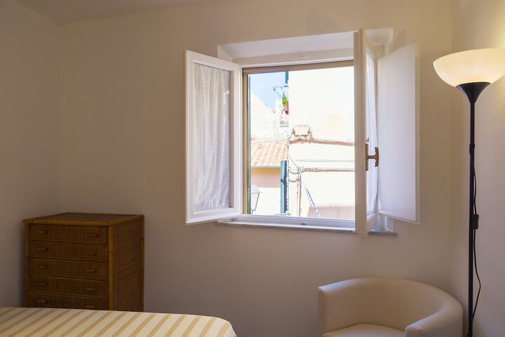 Room 8 of 35