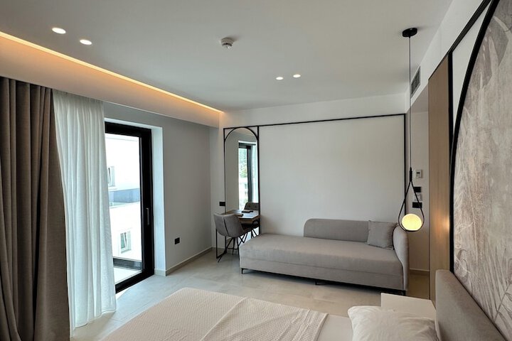 Room 2 of 38