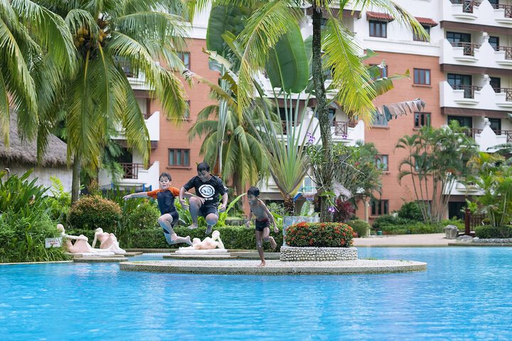 Pool 40 of 130