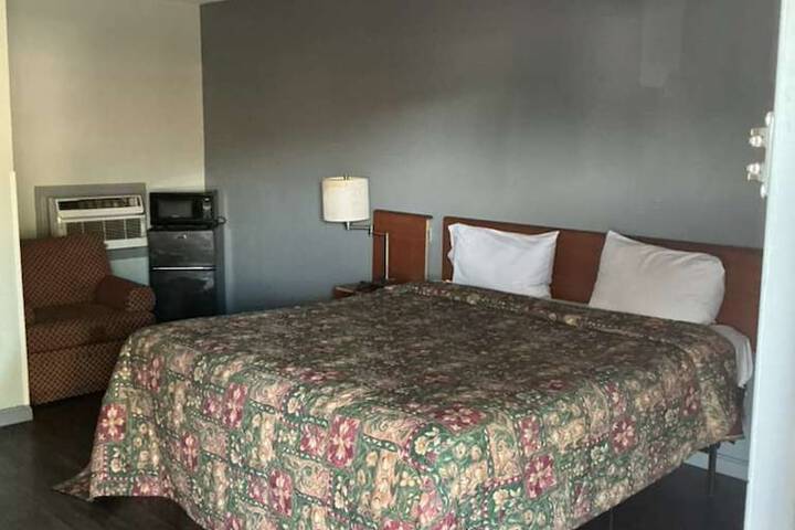 Room 4 of 12