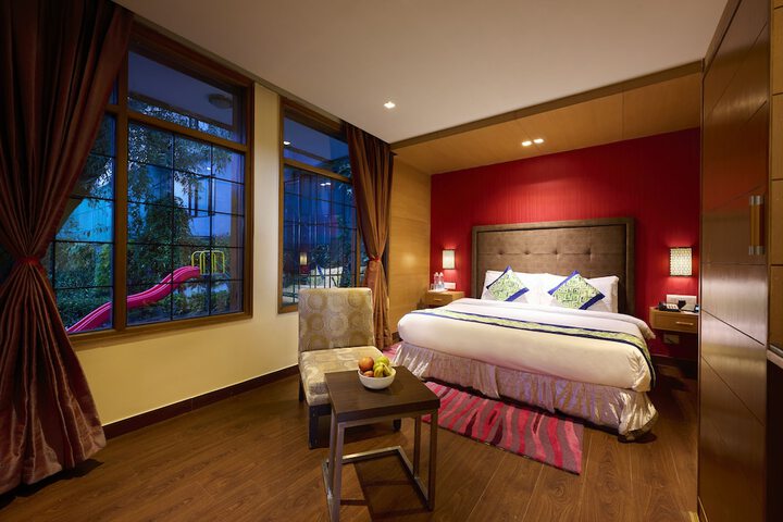 Room 14 of 36