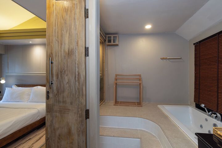 Room 26 of 32
