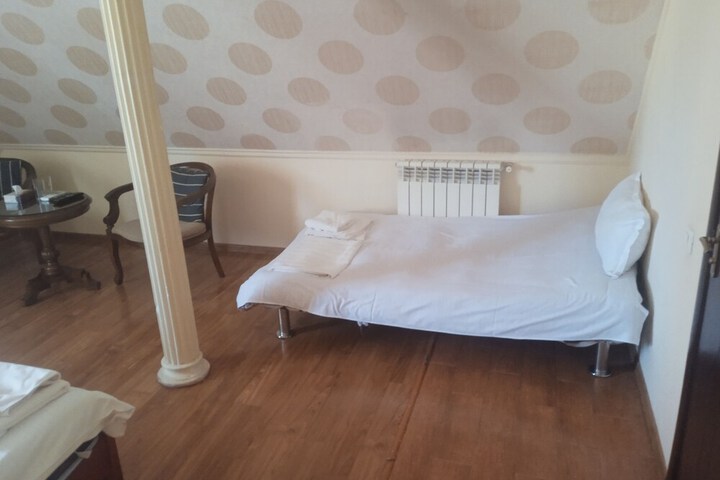 Room 12 of 123