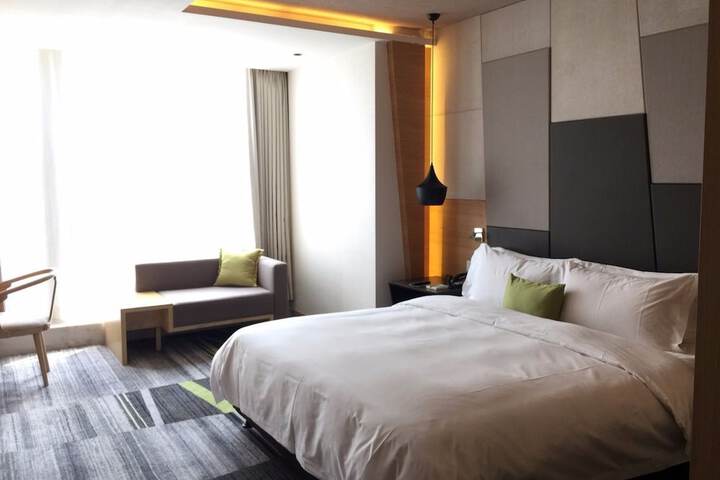 Room 7 of 33