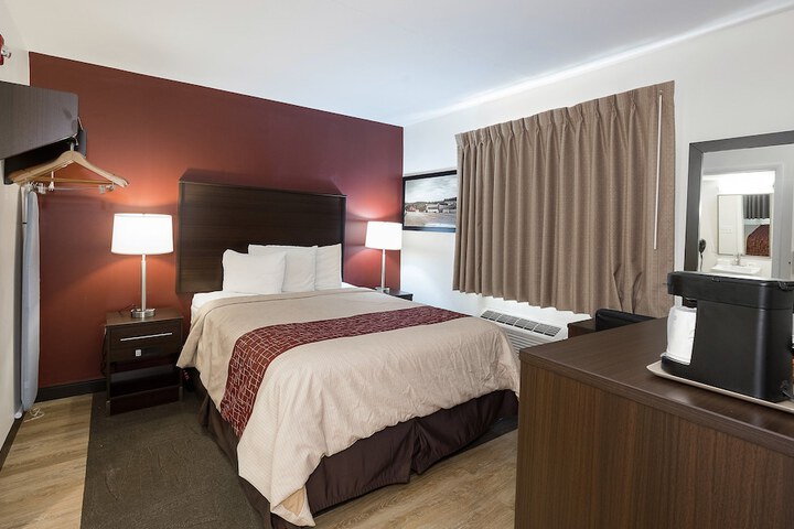 Superior King Bed (3 of 13)